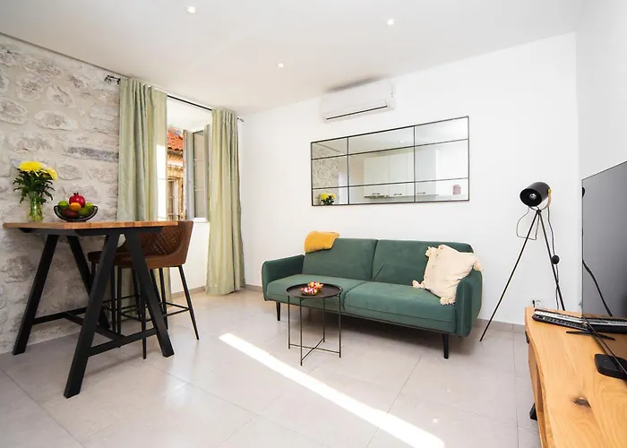 Dusan Residency